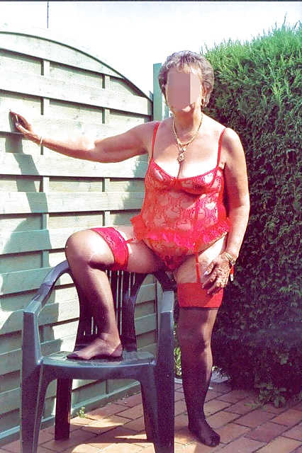 Flash old amateur grannies and old matures granny flashing