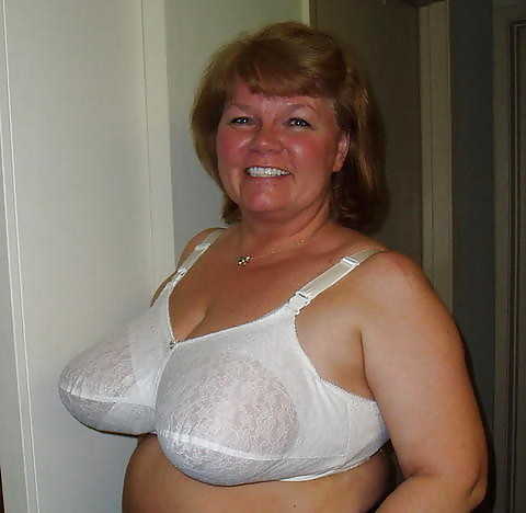 Mature with big floppy tits!!